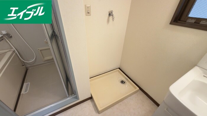 物件内観写真16　(洗濯機置場)