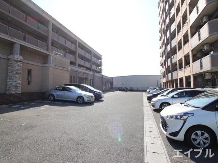 物件外観写真4　(駐車場)