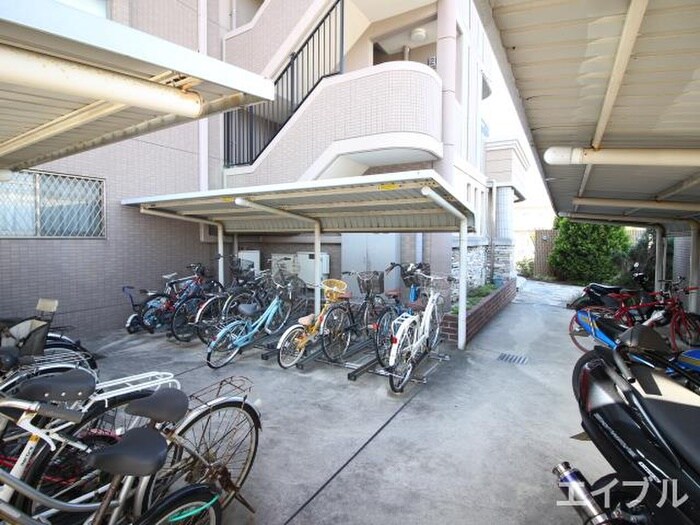 物件外観写真5　(駐輪場)