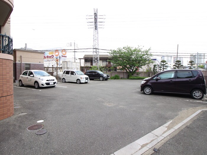 物件外観写真6　(駐車場)