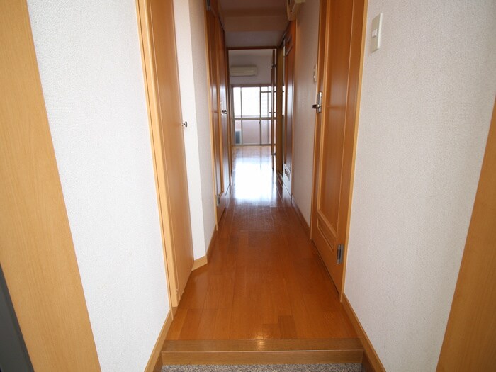 物件内観写真12　(玄関)