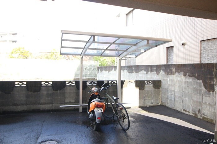 物件外観写真5　(駐輪場)