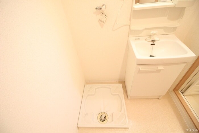 物件内観写真13　(洗濯機置場)