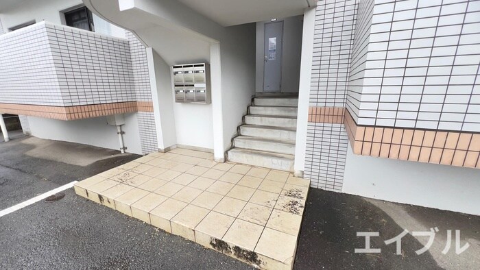 物件外観写真4　(エントランス部分)