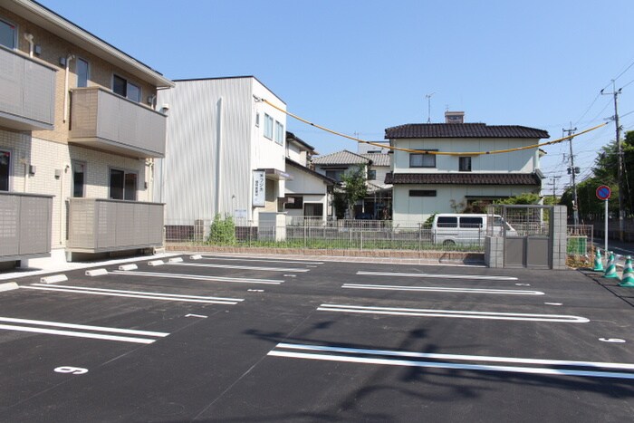 物件外観写真2　(駐車場)