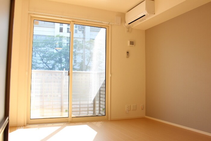 物件内観写真6　(室内からの展望)