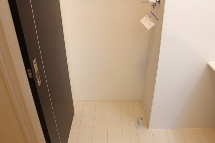 物件内観写真11　(洗濯機置場)