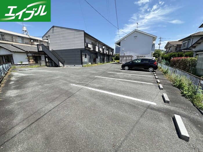 物件外観写真2　(駐車場)