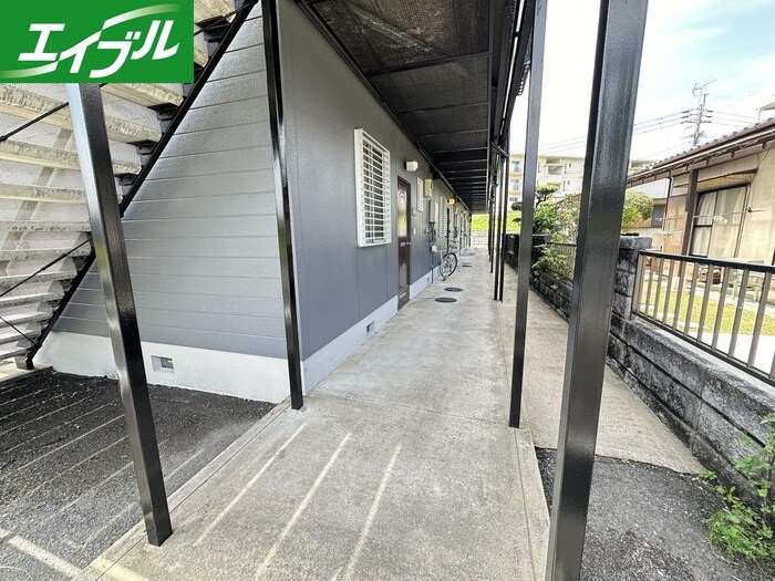 物件外観写真5　(エントランス部分)