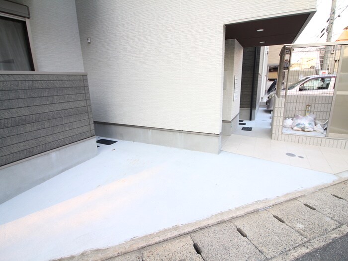 物件外観写真4　(駐輪場)