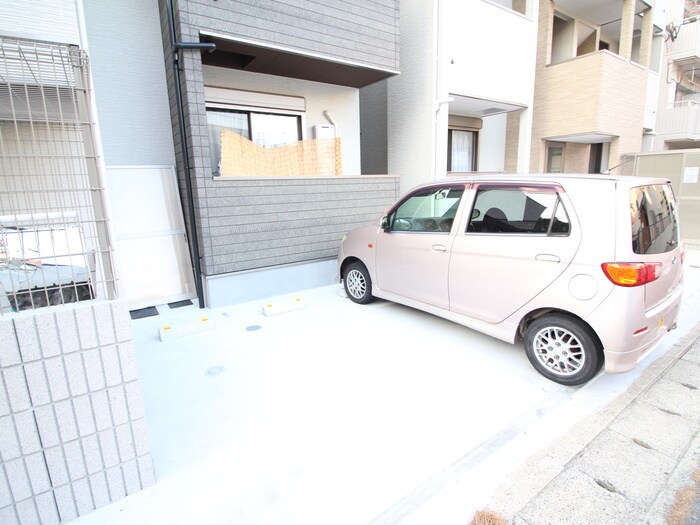 物件外観写真5　(駐車場)