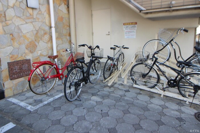 物件外観写真4　(駐輪場)