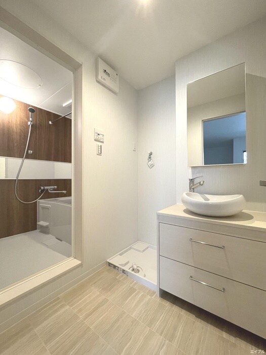 物件内観写真11　(洗濯機置場)