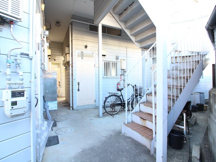 物件外観写真3　(エントランス部分)