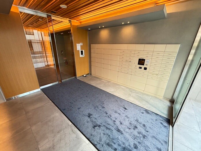 物件外観写真4　(エントランス部分)