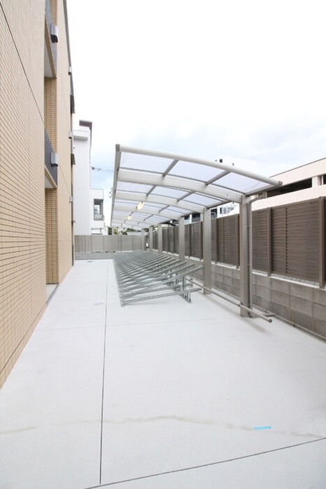 物件外観写真2　(駐輪場)