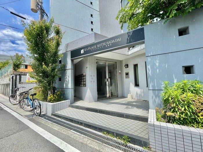 物件外観写真2　(エントランス部分)