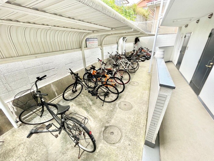 物件外観写真6　(駐輪場)