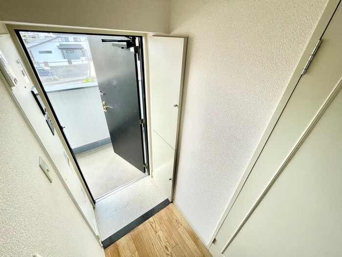 物件内観写真13　(玄関)