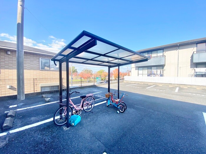 物件外観写真3　(駐輪場)