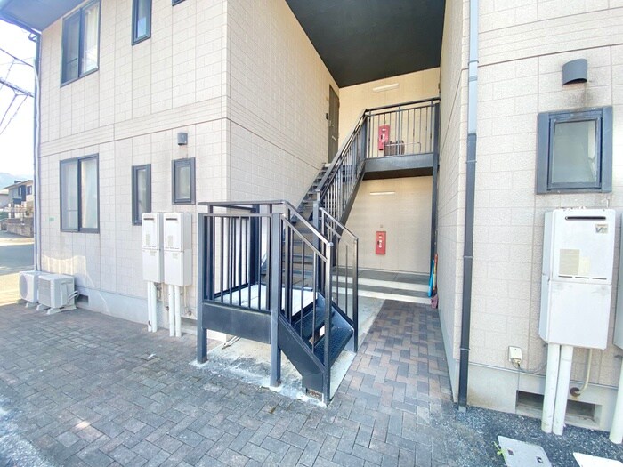 物件外観写真4　(エントランス部分)