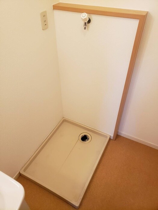 物件内観写真14　(洗濯機置場)