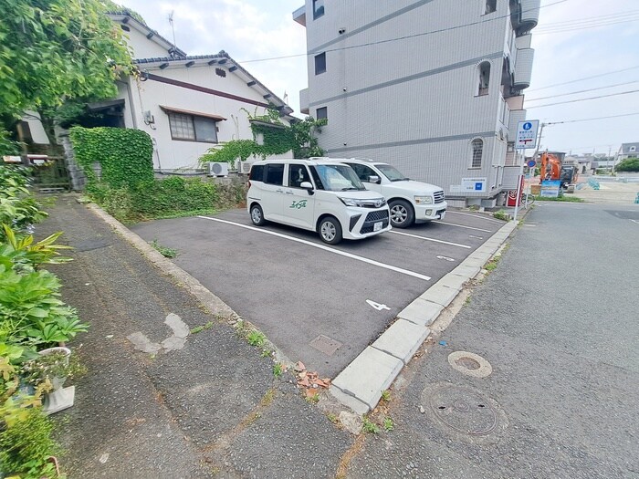 物件外観写真2　(駐車場)