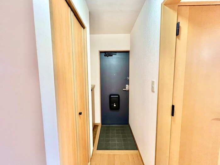 物件内観写真11　(玄関)