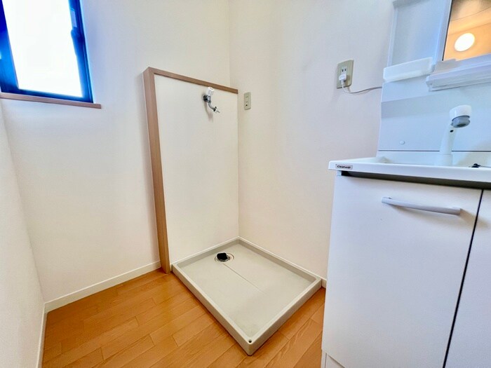 物件内観写真14　(洗濯機置場)