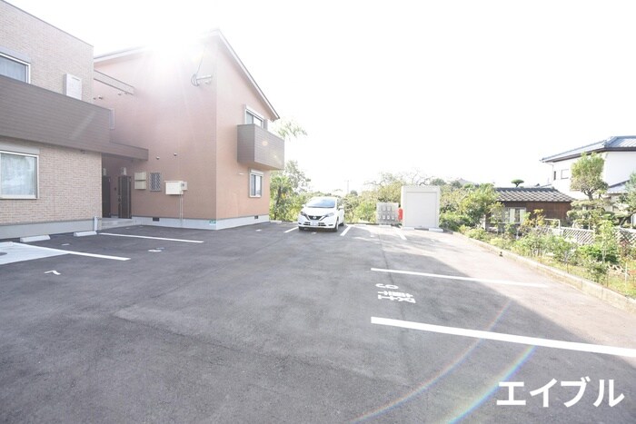 物件外観写真5　(駐車場)