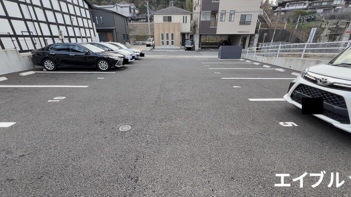 物件外観写真2　(駐車場)