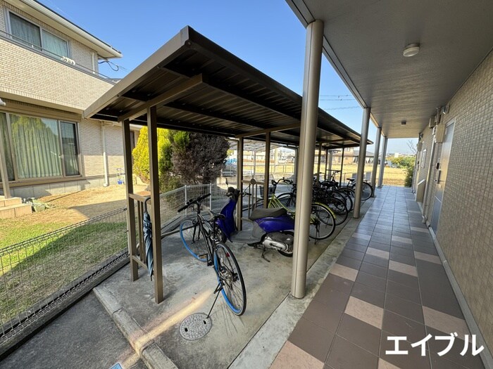 物件外観写真3　(駐輪場)