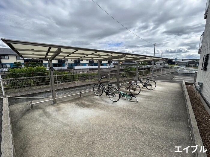 物件外観写真3　(駐輪場)