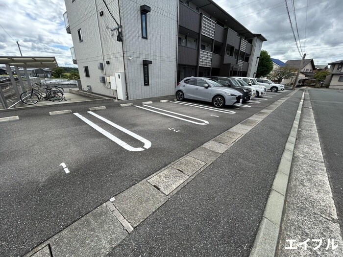 物件外観写真4　(駐車場)