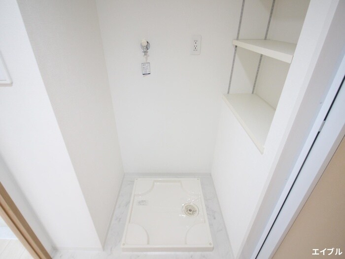 物件内観写真18　(洗濯機置場)