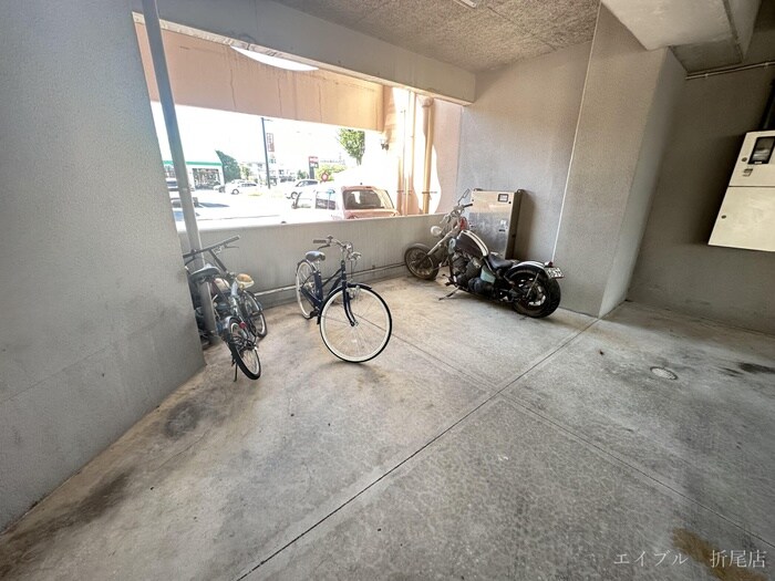 物件外観写真3　(駐輪場)