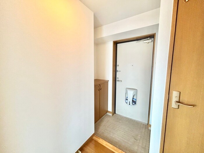 物件内観写真12　(玄関)