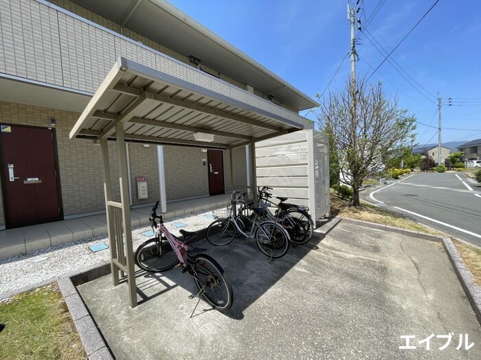 物件外観写真2　(駐輪場)