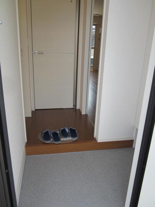 物件内観写真12　(玄関)