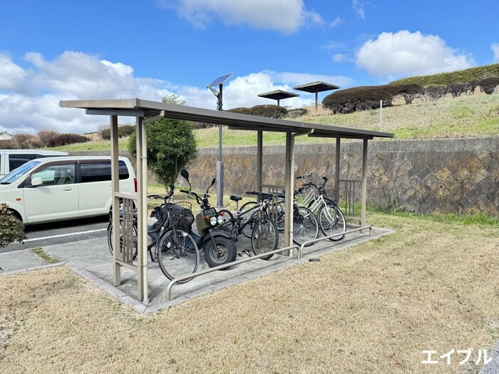 物件外観写真3　(駐輪場)