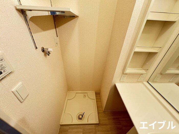 物件内観写真8　(洗濯機置場)