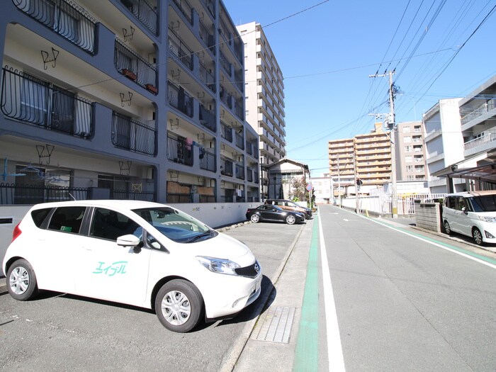 物件外観写真2　(駐車場)