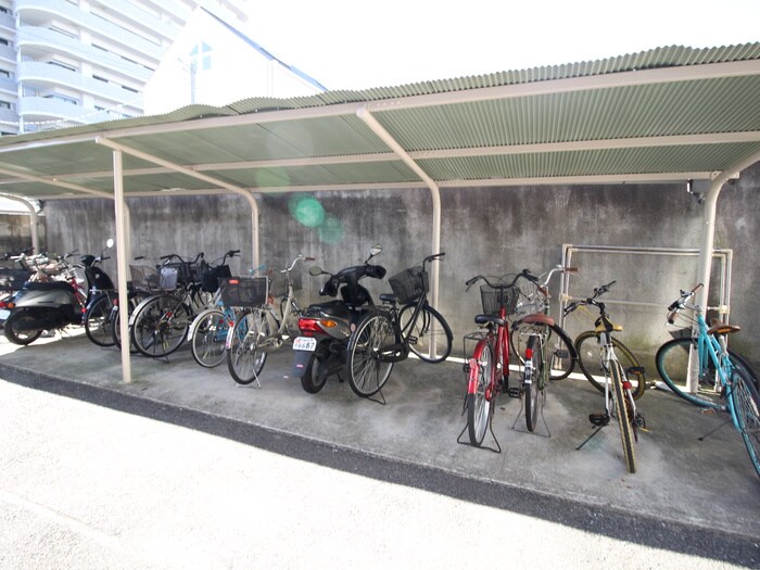 物件外観写真3　(駐輪場)