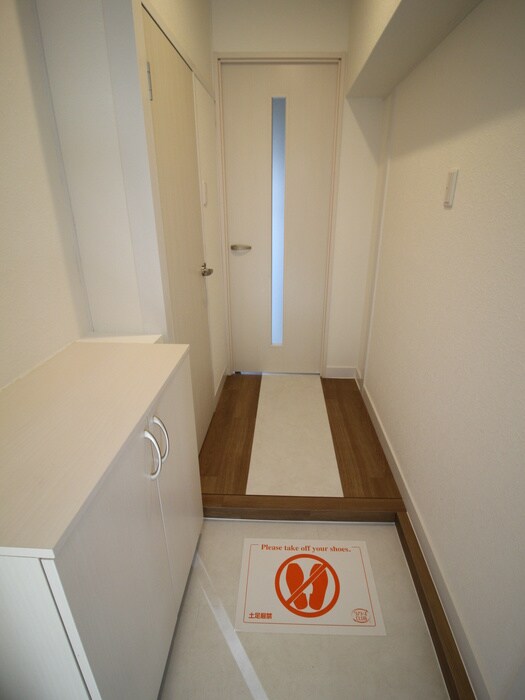 物件内観写真12　(玄関)