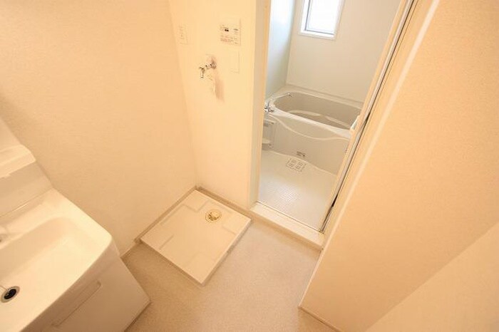 物件内観写真12　(洗濯機置場)