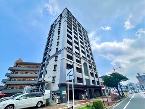 ﾆｭｰｻﾝﾘﾊﾞｰ８番館外観写真