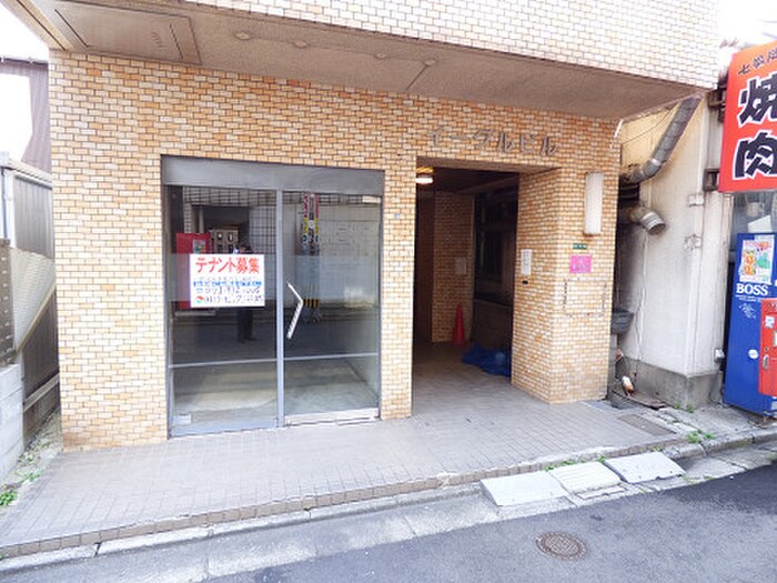 物件外観写真2　(エントランス部分)