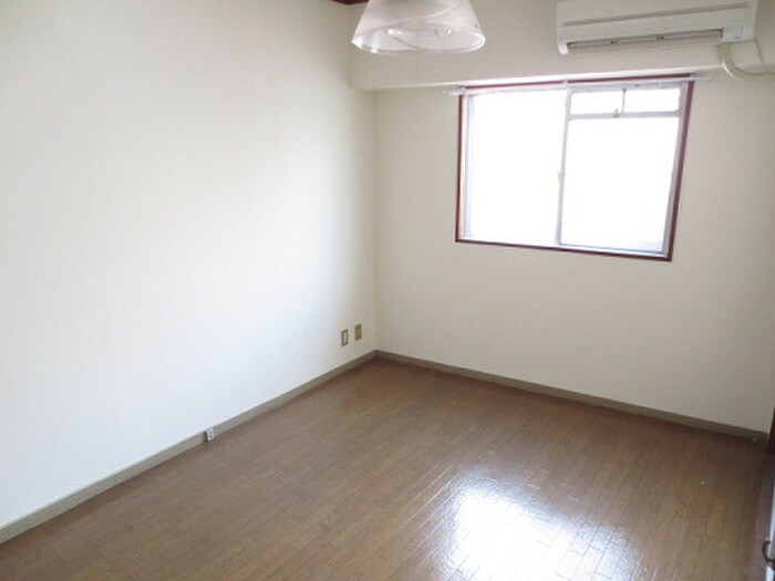 イ－グルビルの居室