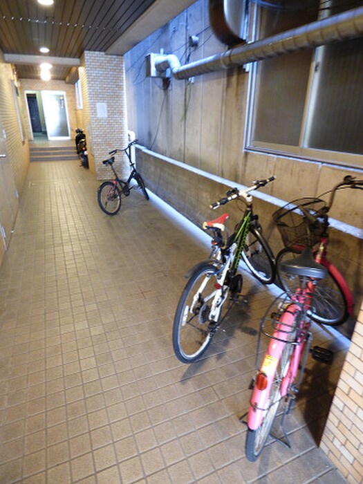 物件外観写真3　(駐輪場)