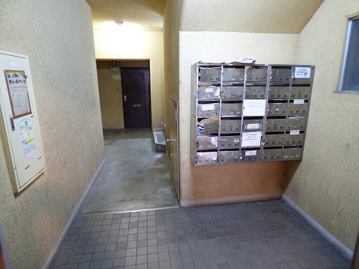 物件外観写真4　(エントランス部分)